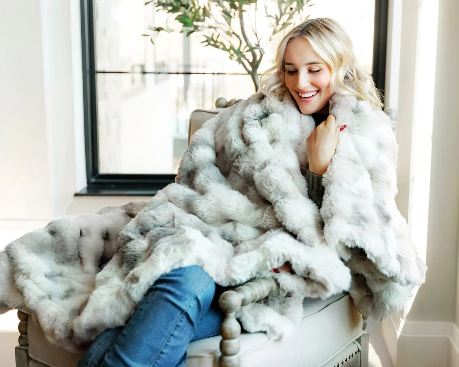 Luxury Blanket JulesRoche Plush Cloud-Like Softness Tan Cream