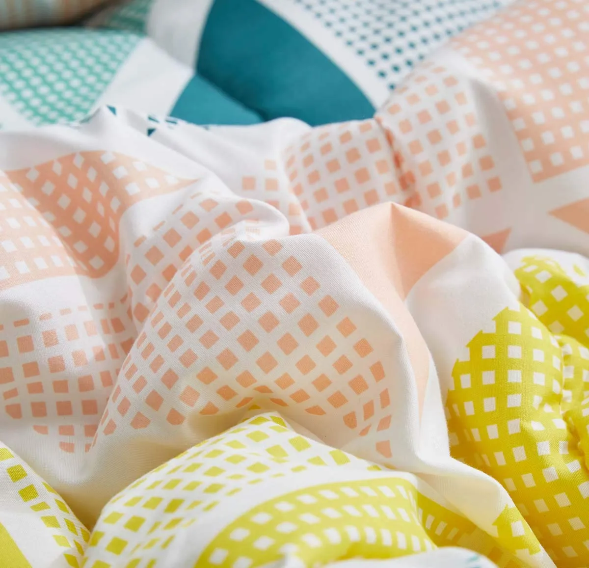 Uozzi Bedding Bed in a Bag (Cubes, King-7pieces)